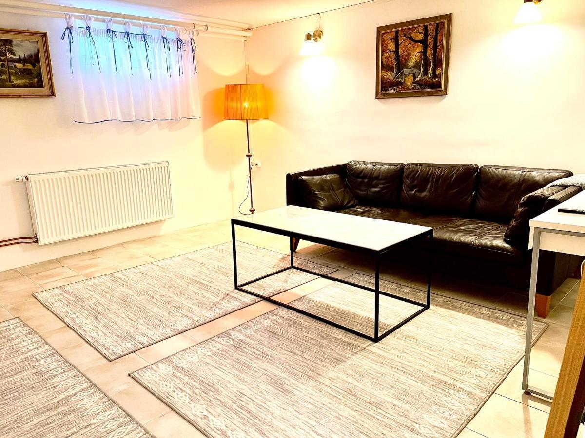 גאוולה 3 Rooms With Private Kitchen & Private Bathroom 5B מראה חיצוני תמונה